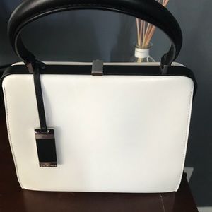Unique Micheal Kors white/Black bag